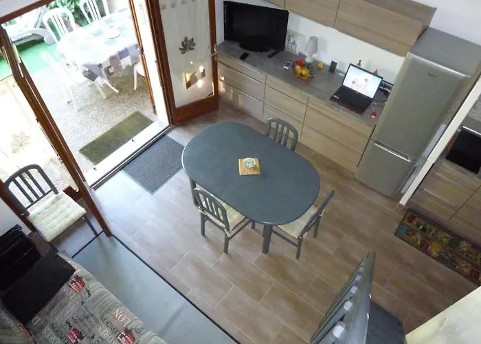 Ferienhaus - Climatisee 5 Pers Proche Avec Terrasse Et Parking V0387 Vias