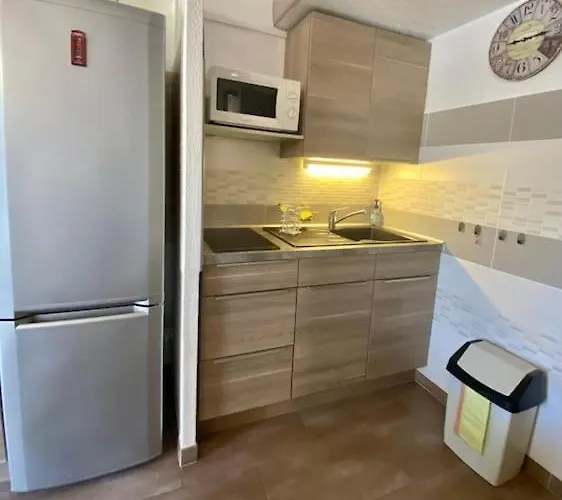 Agence Jf Immo - Climatisee 5 Pers Proche Avec Terrasse Et Parking V0387